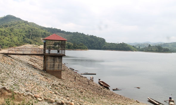 Mực nước hồ Buôn Triết (huyện Lắk) đang ở mức thấp.  
