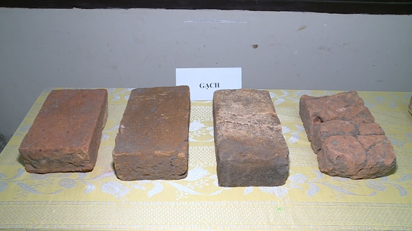 Hiện vật tại di chỉ khảo cổ phế tích Chăm tại thôn 2, xã Hòa Phong, huyện Krông Bông. 