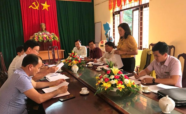 Đoàn công tác của Tỉnh ủy và Thị ủy Buôn Hồ kiểm tra công tác chuẩn bị đại hội Đảng tại Đảng bộ xã Bình Thuận.