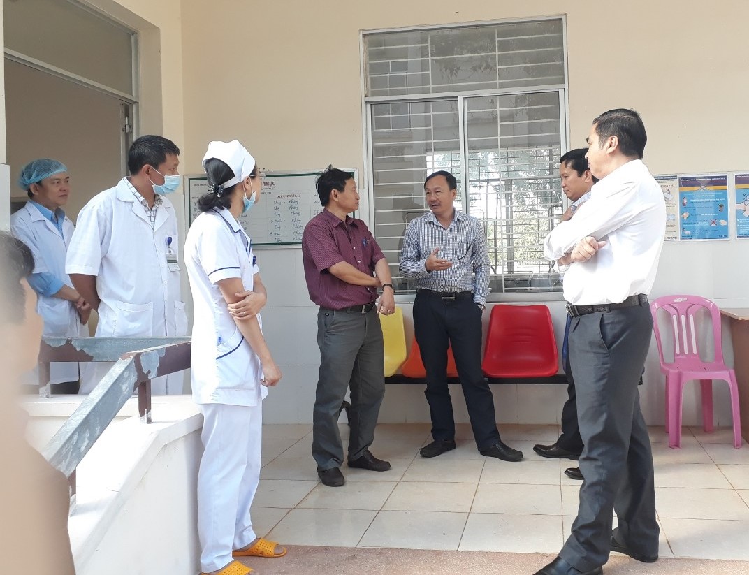 Đoàn công tác kiểm tra công tác phòng chống dịch bệnh tại Trung tâm Y tế huyện Ea H'leo