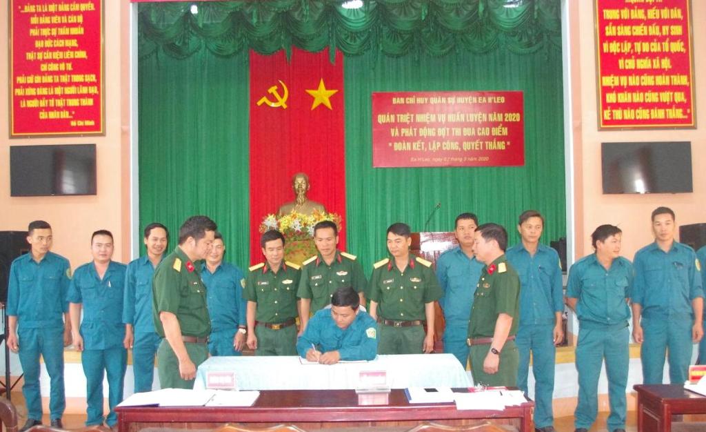 Các cơ quan, đơn vị Lực lượng vũ trang huyện Ea H'leo ký kết giao ước thi đua