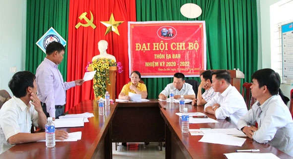 Lãnh đạo Đảng ủy xã Cư Pui trực tiếp dự và chỉ đạo, hướng dẫn Chi bộ thôn Ea Bar tổ chức Đại hội Chi bộ nhiệm kỳ 2020-2022.