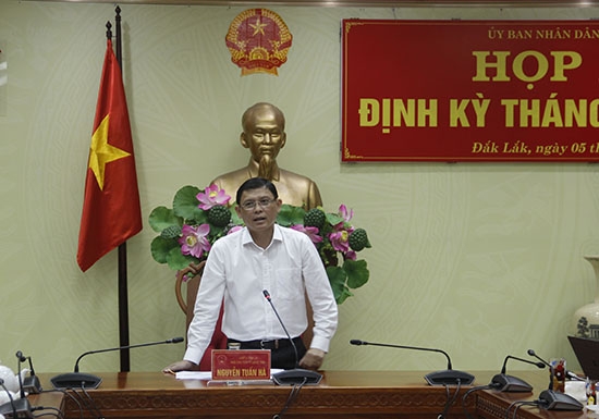 Đồng chí Nguyễn Tuấn Hà - Phó Chủ tịch Thường trực UBND tỉnh phát biểu tại buổi họp báo
