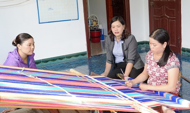 Chính quyền xã Hòa Sơn đang nỗ lực vận động người dân buôn Ja gìn giữ nghề truyền thống.