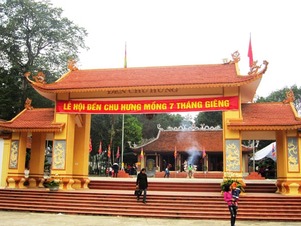 Đền Chu Hưng, nơi lưu giữ Chu Hưng Ngọc phả thánh tích ghi chép về huyền tích của Hai Bà Trưng. 
