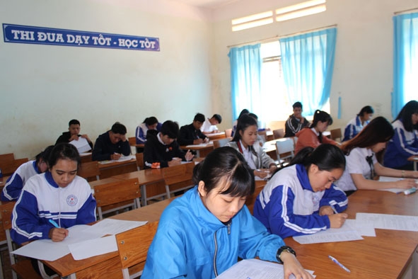Trường THPT Y Jút (huyện Cư Kuin) phát động phong trào thi đua 