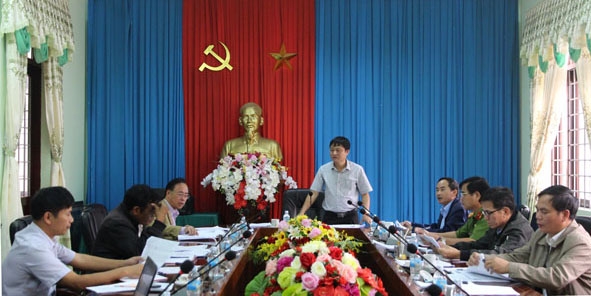 Ban Thường vụ Huyện ủy M'Đrắk họp triển khai, theo dõi tiến độ đại hội cấp cơ sở.   