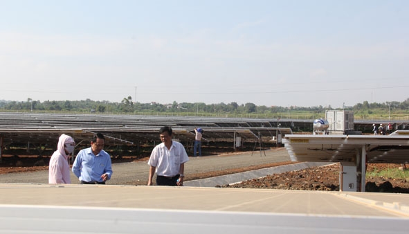Hệ thống pin năng lượng tại Dự án điện mặt trời BMT, huyện Krông Pắc.