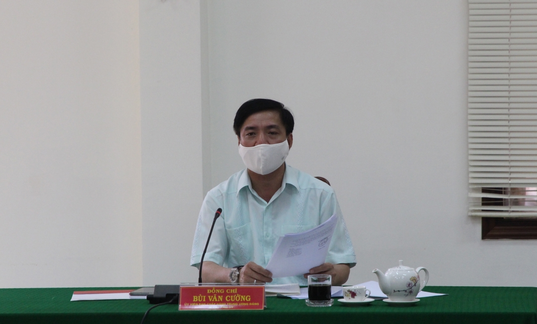Ủy viên Trung ương Đảng, Bí thư Tỉnh ủy Bùi Văn Cường chủ trì buổi tiếp công dân.