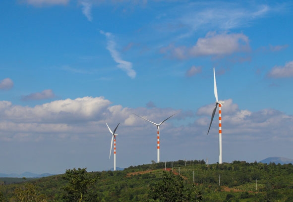 Công trình điện gió ở huyện Ea H'leo.  Ảnh: Hoàng Gia