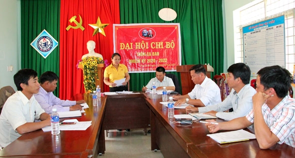 Chi bộ thôn Ea Bar (Đảng bộ xã Cư Pui) tổ chức Đại hội Chi bộ nhiệm kỳ 2020 - 2022.