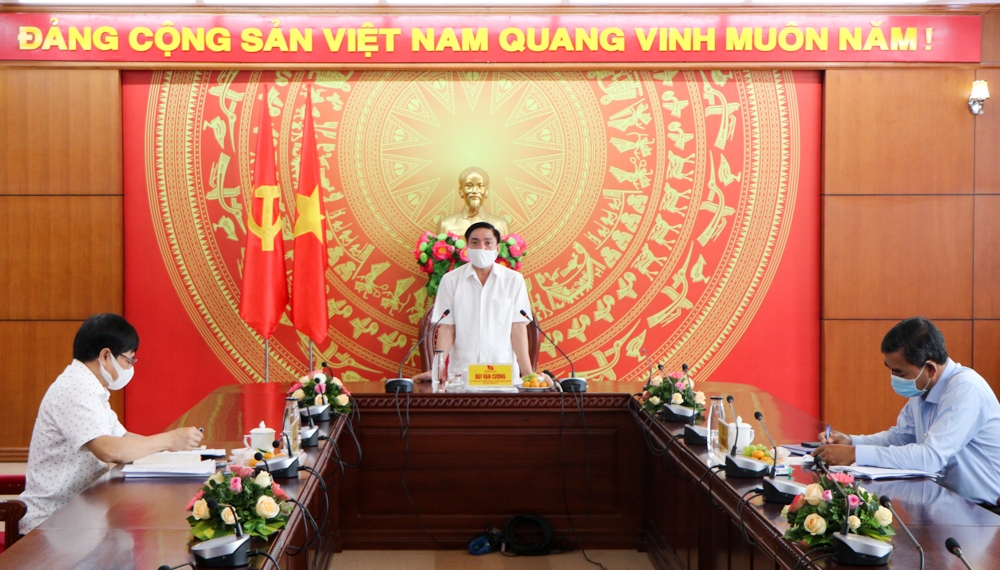 Ủy viên Trung ương Đảng, Bí thư Tỉnh ủy Bùi Văn Cường phát biểu tại hội nghị.