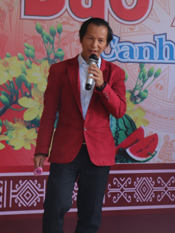 Nhạc sĩ,  nhà báo  Hoàng Thúc  -  tác giả của  ca khúc  “Việt Nam  chống giặc Corona”. 