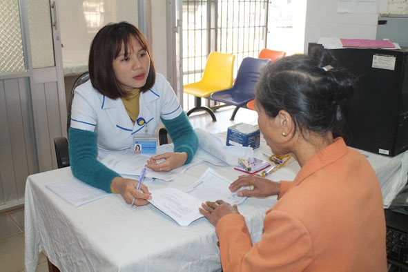  Người dân đến khám chữa bệnh theo diện BHYT  tại  Bệnh viện Đa khoa huyện Krông Pắc.