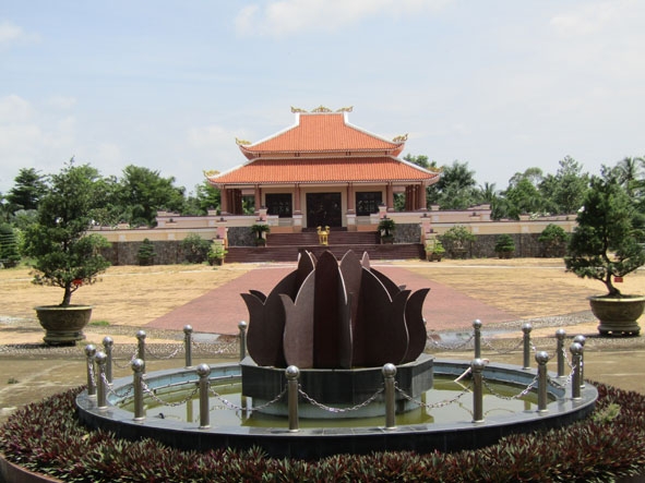 Đền thờ Bác Hồ ở xã An Thạnh Đông (huyện Cù Lao Dung, tỉnh Sóc Trăng). 