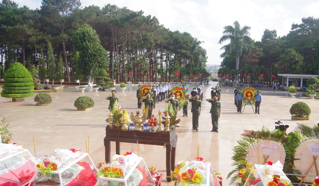 Lễ truy điệu, an táng hài cốt liệt sỹ quân tình nguyện, chuyên gia Việt Nam hy sinh qua các thời kỳ tại Campuchia, mùa khô 2019 - 2020
