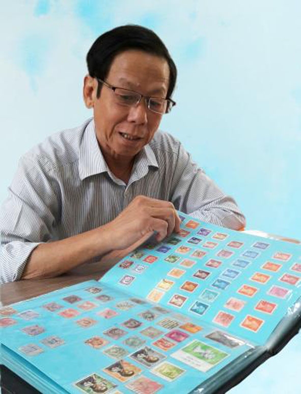 Anh Trinh và bộ sưu tập tem  về Bác Hồ. 