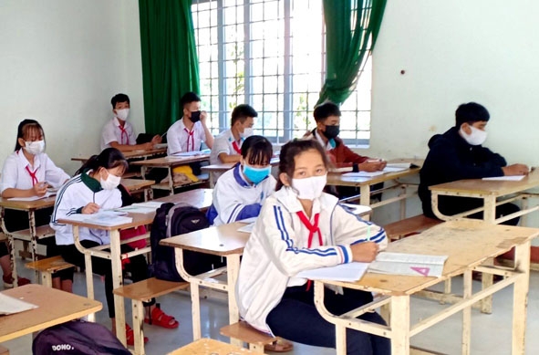 Duy trì sĩ số lớp sau kỳ nghỉ chống dịch Covid-19 là khó khăn của một số trường học ở huyện Krông Bông.  