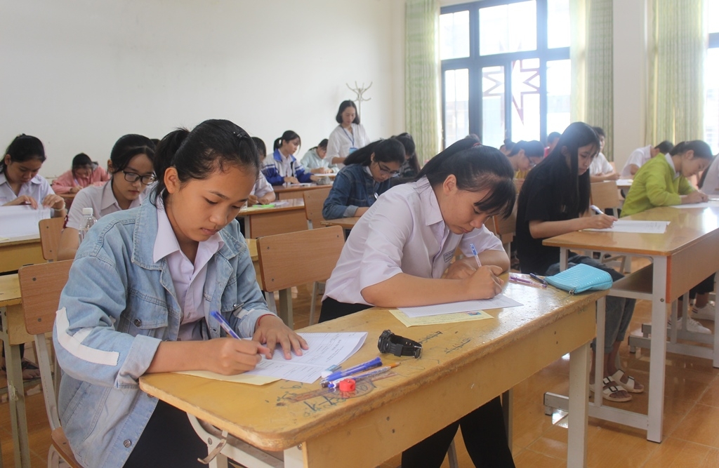 Thí sinh tham dự Kỳ thi tuyển sinh vào lớp 10 năm 2019 tại Trường THPT Chuyên Nguyễn  Du.