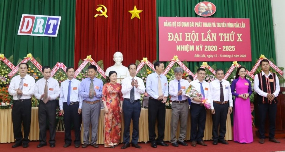 Ban Chấp hành Đảng bộ Đài Phát thanh và Truyền hình tỉnh khóa X, nhiệm kỳ 2020 – 2025 ra mắt đại hội.