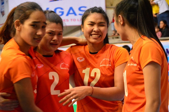 Niềm vui của các cô gái Đắk Lắk khi trụ hạng thành công ở mùa giải 2019. 
