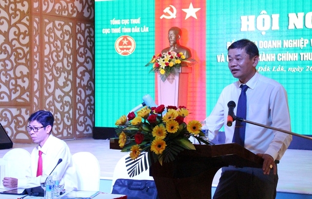 Phó Cục Trưởng Cục Thuế Nguyễn Công Tùng ghi nhận ý kiến của doanh nghiệp và trình bày kế hoạch tuyên truyền, hỗ trợ người nộp thuế thời gian tới