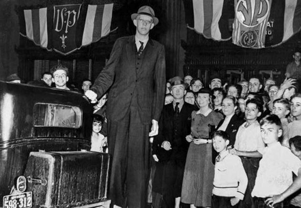 Robert Pershing Wadlow, người đàn ông cao nhất thế giới.