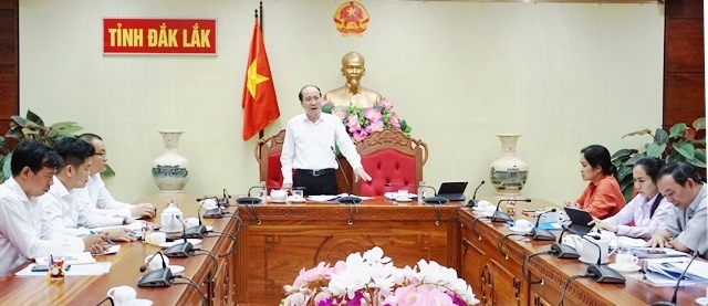 Chủ tịch UBND tỉnh Phạm Ngọc Nghị phát biểu tại cuộc họp. 