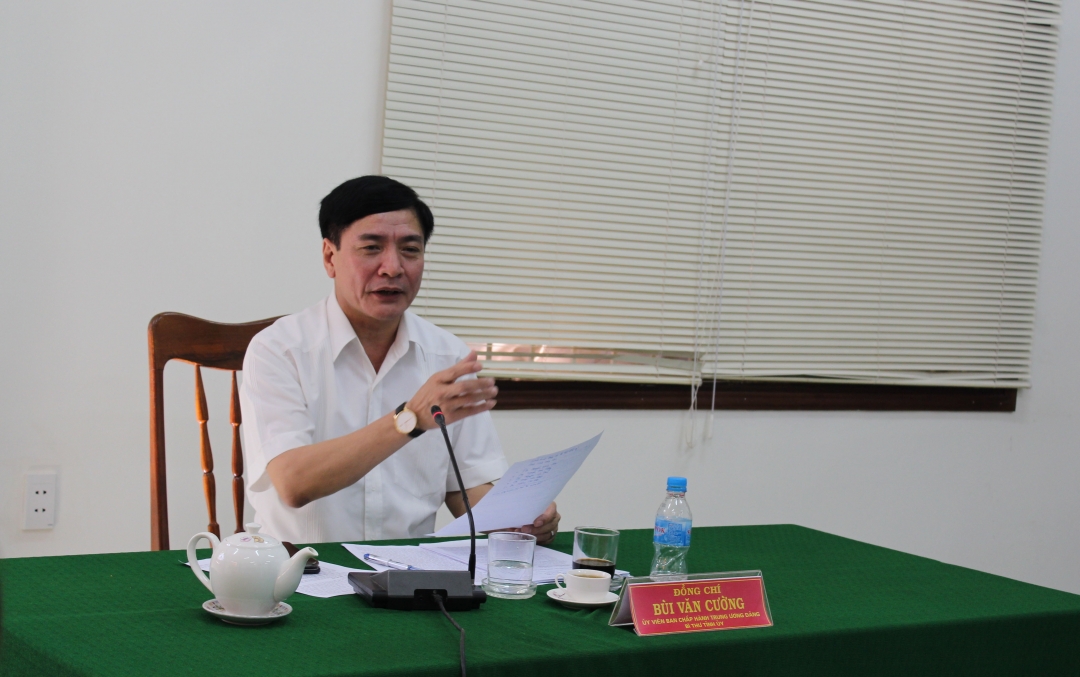 Đồng chí Bùi Văn Cường, Ủy viên Trung ương Đảng, Bí thư Tỉnh ủy chủ trì buổi tiếp công dân.