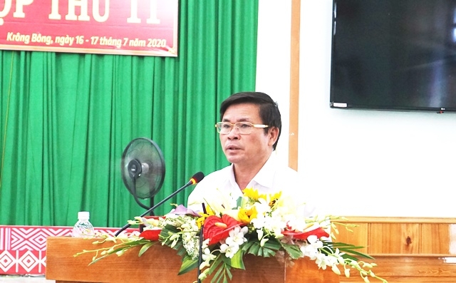 Bí thư Huyện ủy Krông Bông Đỗ Quốc Hương phát biểu tại kỳ họp.