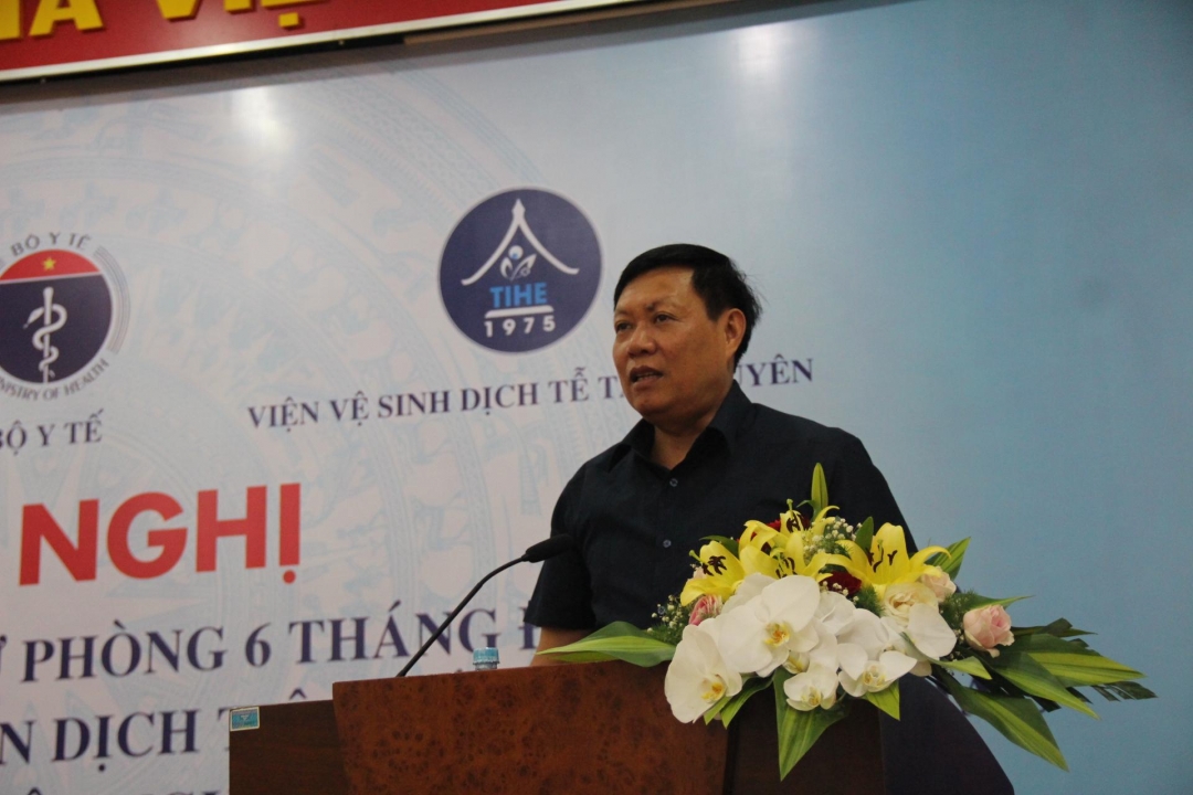 Thứ trưởng Bộ Y tế Nguyễn Xuân Tuyên phát biểu tại Hội nghị. 