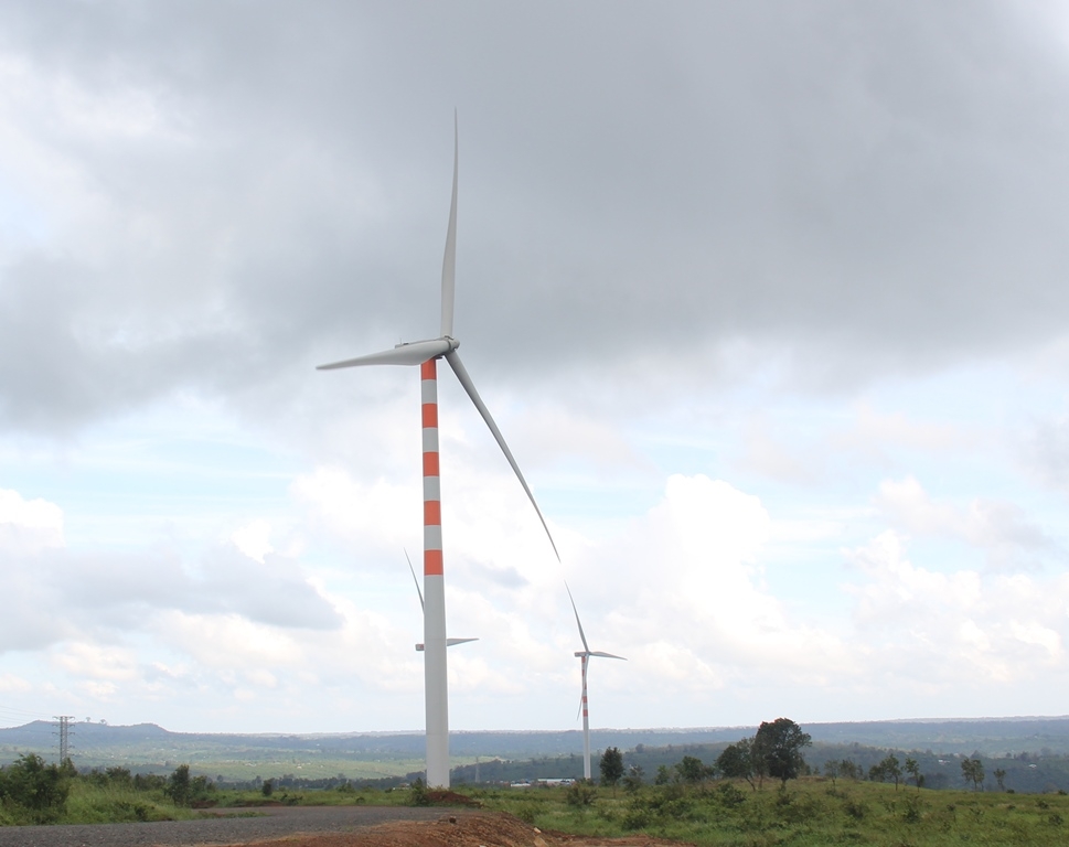 Cột điện gió của một dự án điện gió tại huyện Ea H'leo