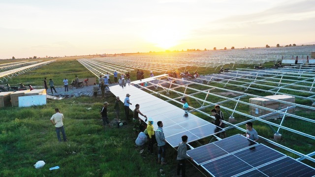 Thi công Cụm Dự án Điện mặt trời Xuân Thiện - Ea Súp tại huyện Ea Súp.