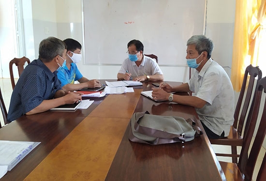 Ban chỉ đạo phòng chống Covid-19 của huyện kiểm tra công tác chống dịch tại xã Quảng Hiệp