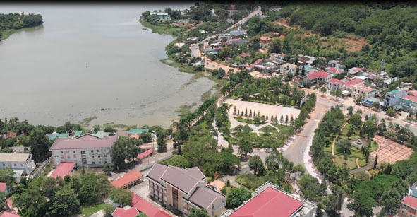 Hồ Lắk đoạn qua thị trấn Liên Sơn.