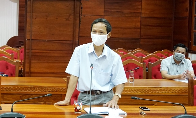 Phó Tổng Biên tập Báo Đắk Lắk Lê Quang Ánh đóng góp ý kiến tại cuộc họp.