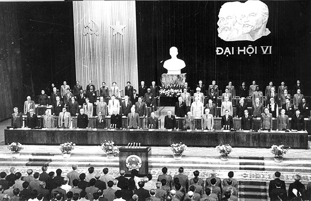 Đại hội đại biểu toàn quốc lần thứ VI của Đảng họp tại Hà Nội từ ngày 15 đến 18-12-1986.  Ảnh tư liệu