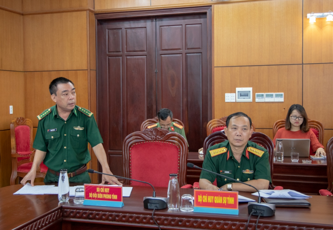 Lãnh đạo Bộ đội Biên phòng tỉnh thông tin về tình hình công tác quản lý biên giới của tỉnh