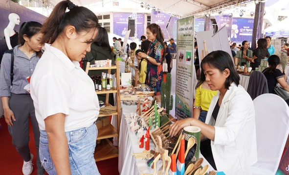 Các sản phẩm của Viet Art được trưng bày tại Ngày hội khởi nghiệp tỉnh lần thứ I năm 2019. 