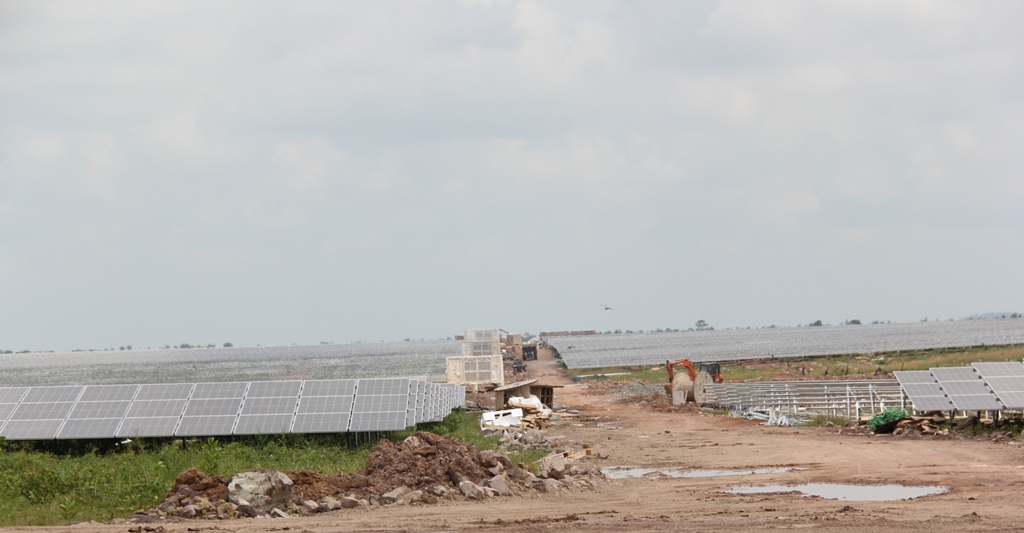 Một dự án điện mặt trời đang xây dựng tại xã Ia Lốp, huyện Ea Súp