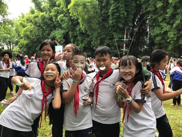 Học sinh Trường Tiểu học Trần Quốc Tuấn vui vẻ tham gia nội dung hoạt náo.