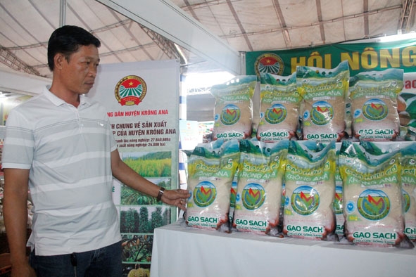 Sản phẩm gạo Krông Ana trưng bày trong Hội chợ Triển lãm nông nghiệp - thương mại năm 2020 vừa được  tổ chức tại TP. Buôn Ma Thuột. 