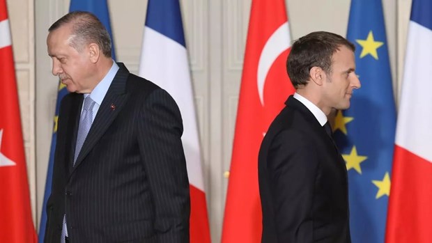 Tổng thống Thổ Nhĩ Kỳ Tayyip Erdogan (trái) và Tổng thống Pháp Emmanuel Macron.   Ảnh: AFP