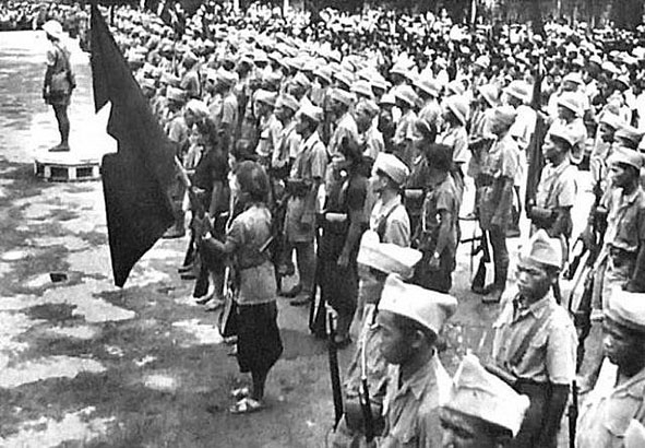 Lực lượng tự vệ Hà Nội những ngày tháng 8-1945. Ảnh tư liệu