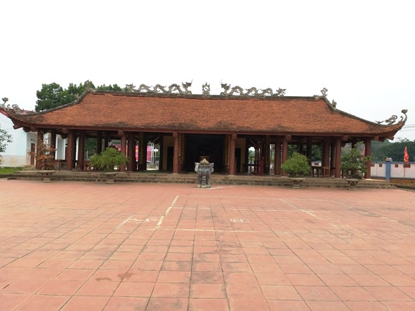 Đình Hương Xạ mang đậm nét kiến trúc đình làng truyền thống.