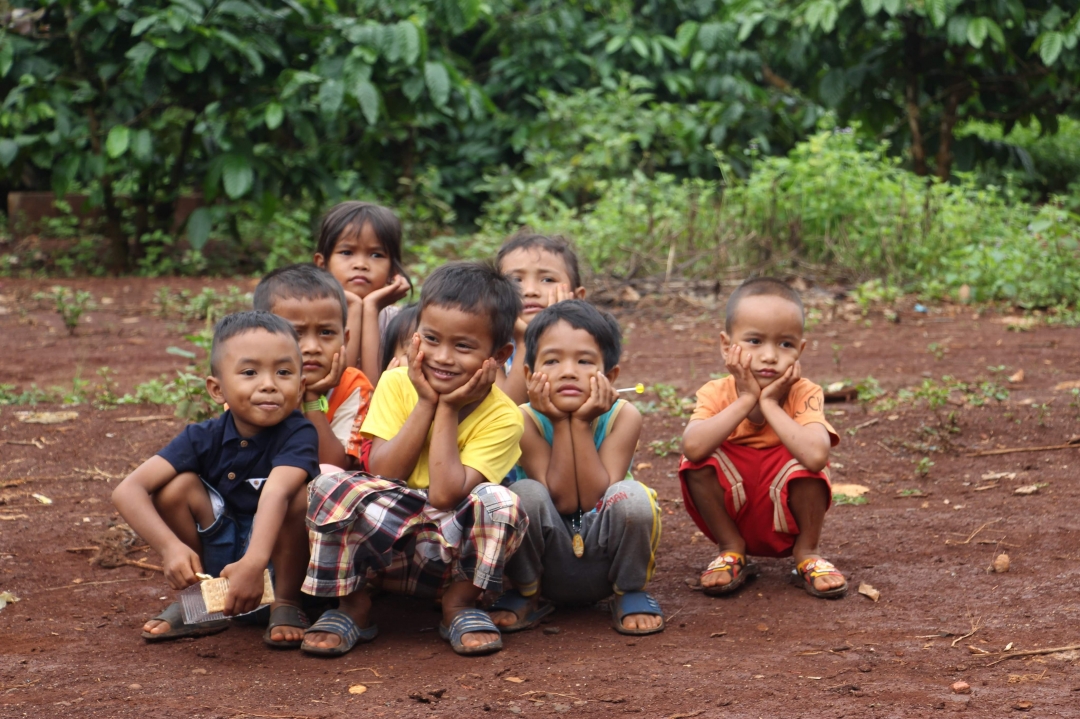 Trẻ em vùng nông thôn ở huyện Cư M'gar. 