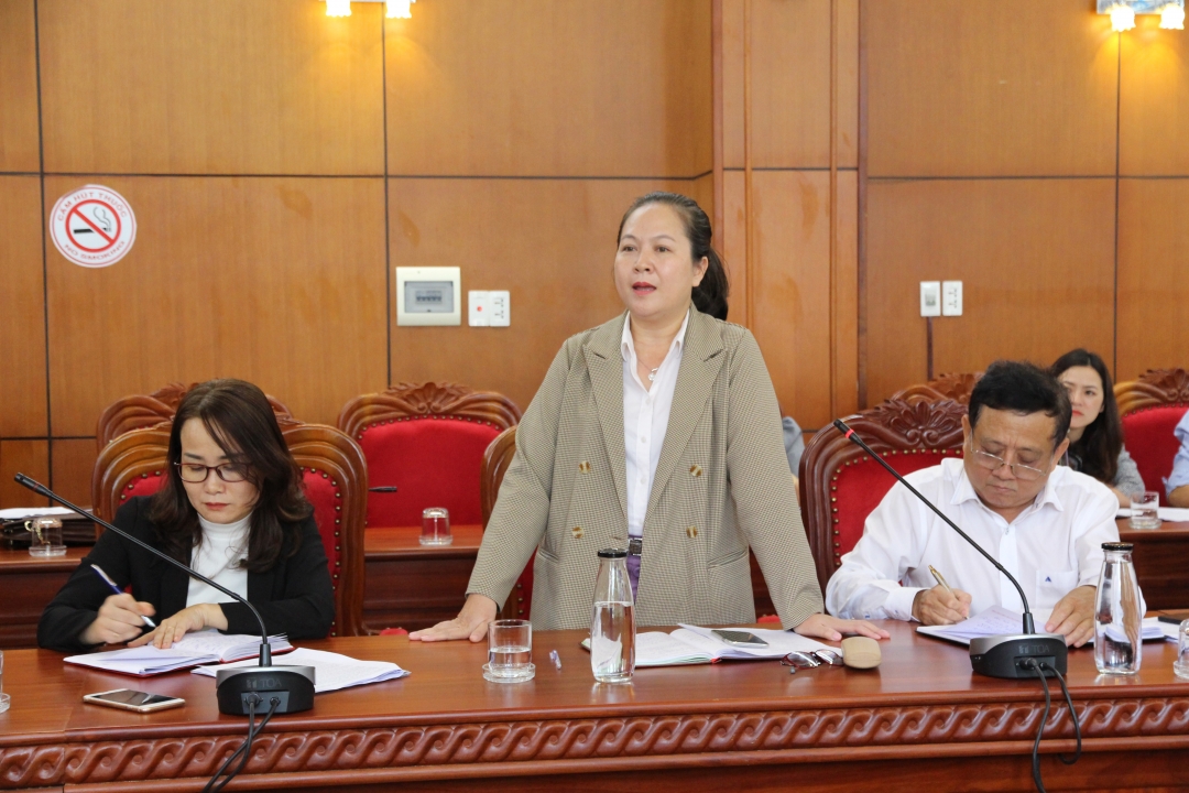 Phó Giám đốc Sở Khoa học công nghệ Lê Thị Kim Oanh đóng góp ý kiến tại hội nghị.
