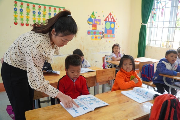 Giờ học môn Tiếng Việt của học sinh lớp 1, Trường Tiểu học Hoàng Diệu (huyện Krông Búk).    