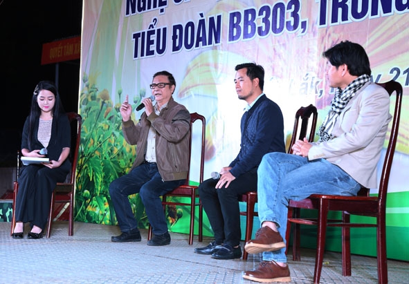 Nhà báo Phùng Huy Thịnh - nhân vật chính trong bộ phim tài liệu 