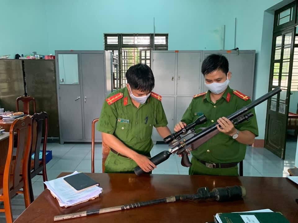Công an huyện Krông Ana thu hồi vũ khí sử dụng trái phép.